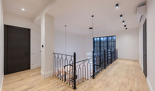 Стильный дом в КП Европа-1