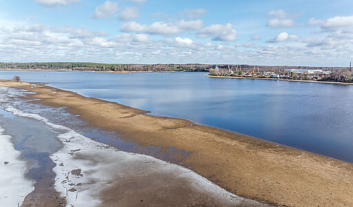 Участок на первой линии Волги