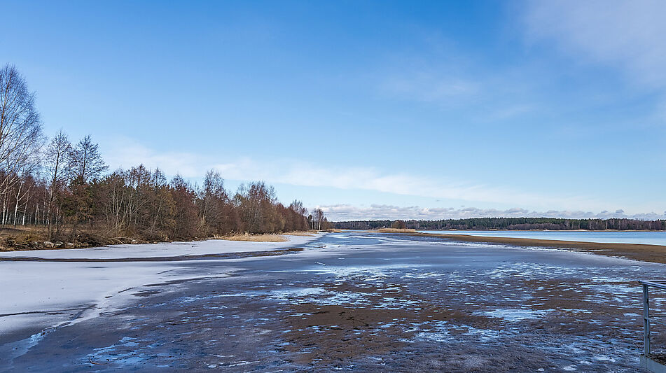Участок на первой линии Волги