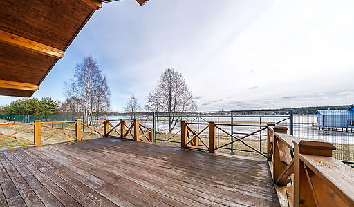 Участок на первой линии Волги