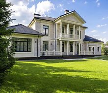 Дом с бассейном в Миллениум парке