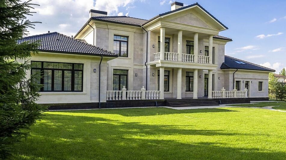 Дом с бассейном в Миллениум парке