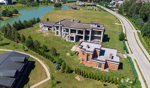 Продается дом на берегу озера