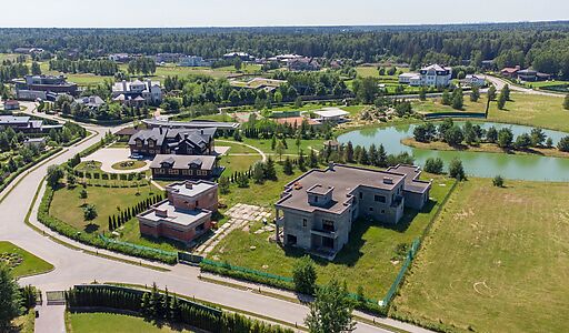 Продается дом на берегу озера