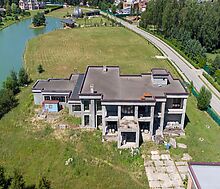 Продается дом на берегу озера