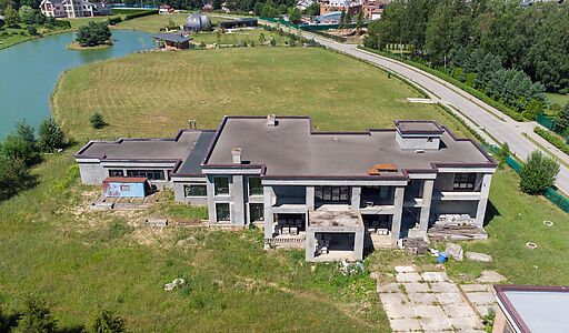 Продается дом на берегу озера