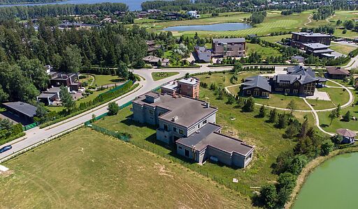 Продается дом на берегу озера