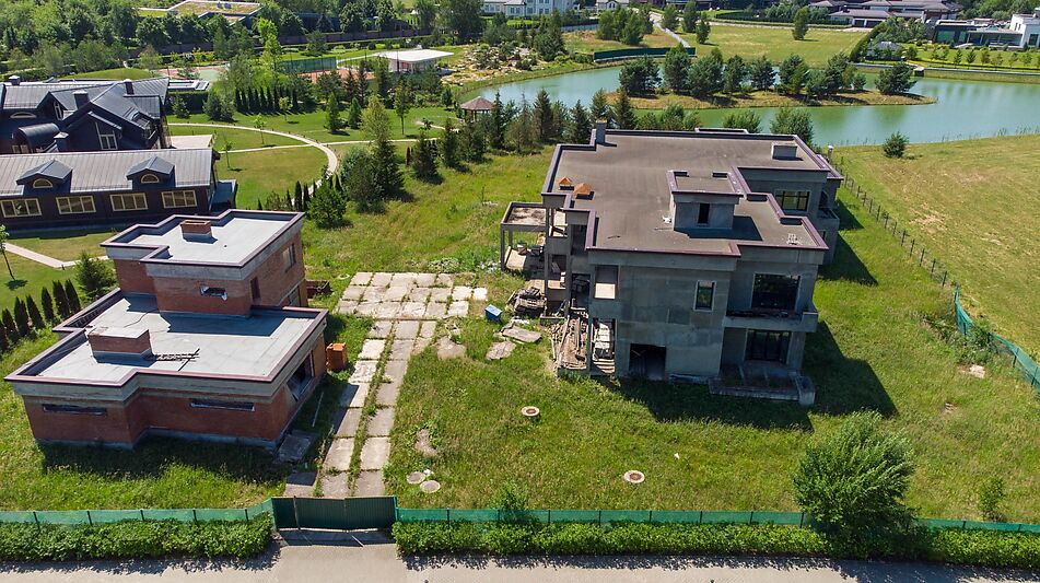 Продается дом на берегу озера