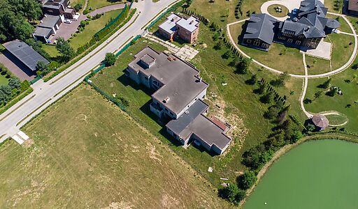 Продается дом на берегу озера