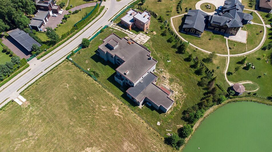 Продается дом на берегу озера