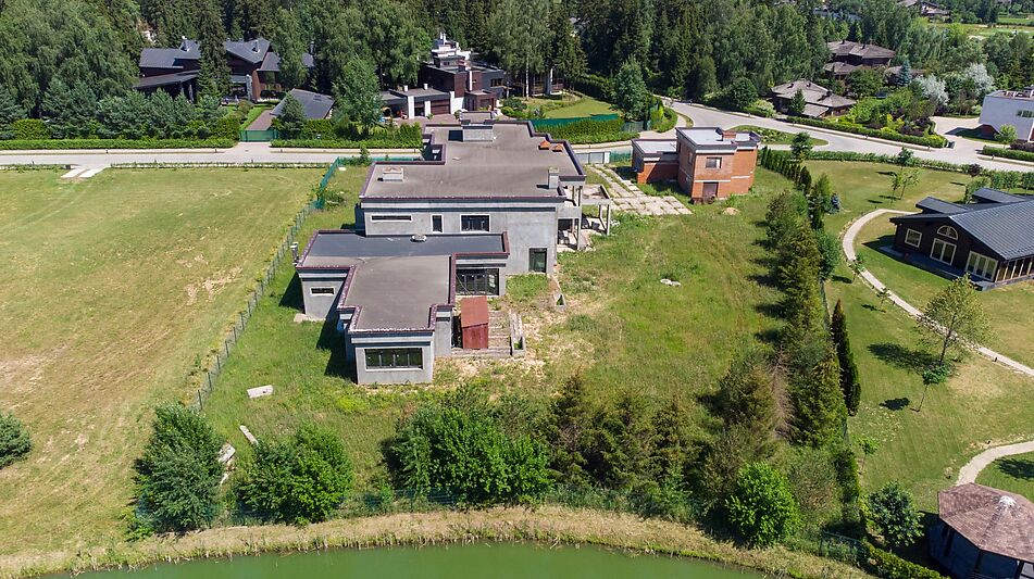 Продается дом на берегу озера