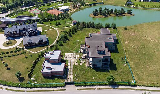 Продается дом на берегу озера