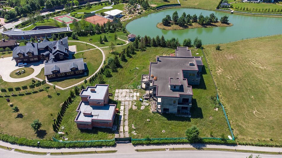 Продается дом на берегу озера