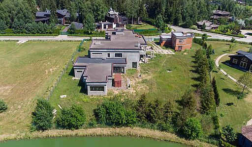 Продается дом на берегу озера