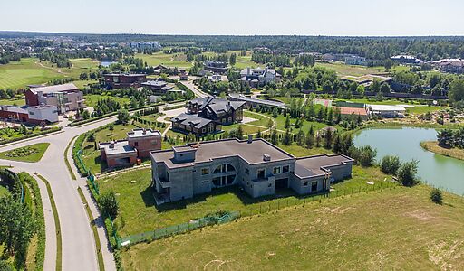 Продается дом на берегу озера