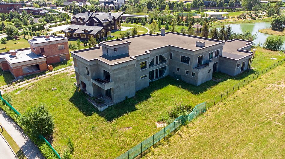 Продается дом на берегу озера