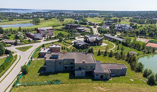 Продается дом на берегу озера