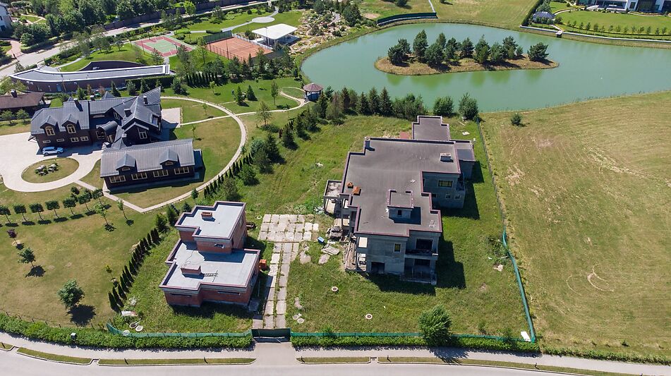 Продается дом на берегу озера