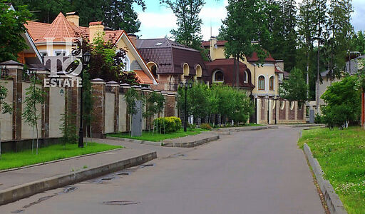 Дом под отделку в поселке Дубрава