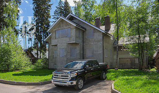 Дом под отделку в поселке Дубрава