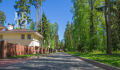 Дом под отделку в поселке Дубрава