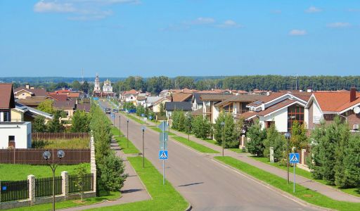 Вилла на берегу в поселке Пестово