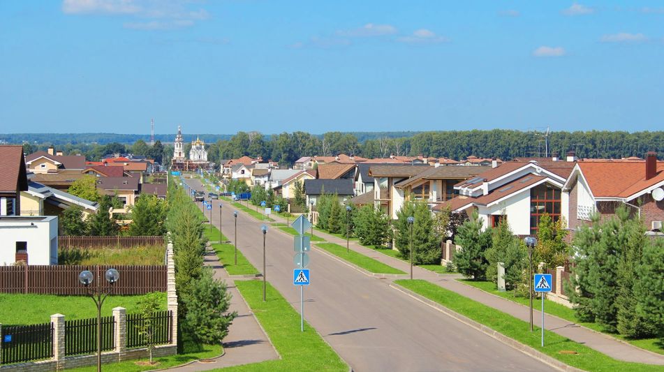 Вилла на берегу в поселке Пестово