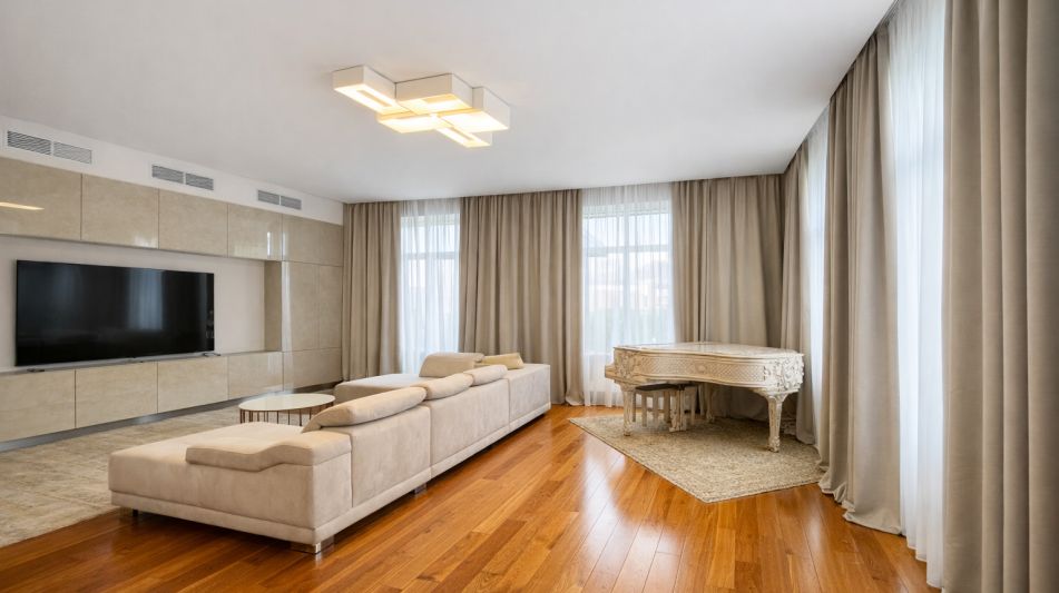 Дом с бассейном в КП Гринфилд