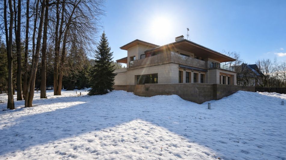 Дом у береговой линии в КП Речное