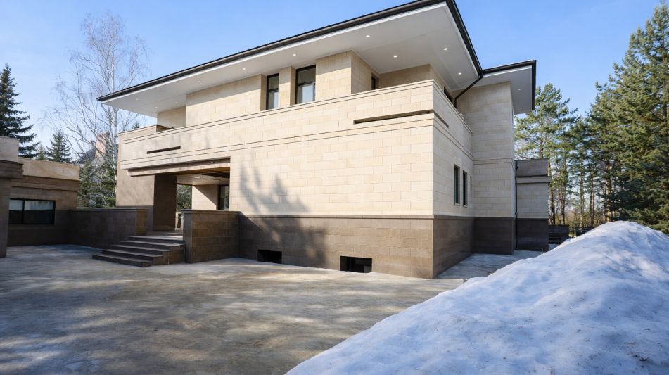 Дом у береговой линии в КП Речное