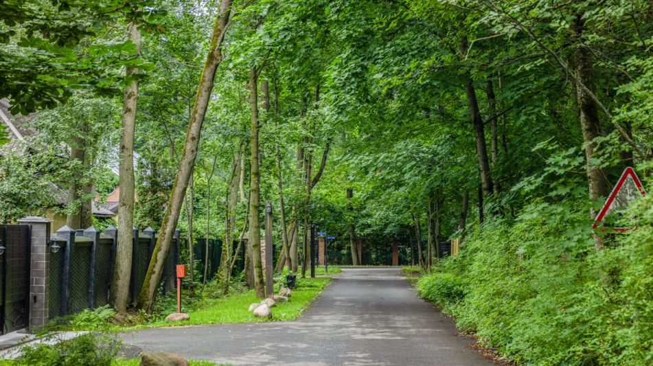 Дом с бассейном в Новогорске