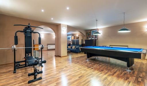 Дом с бассейном в Новогорске