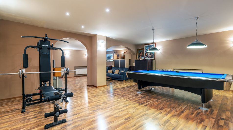 Дом с бассейном в Новогорске