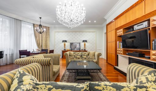 Дом с бассейном в Новогорске