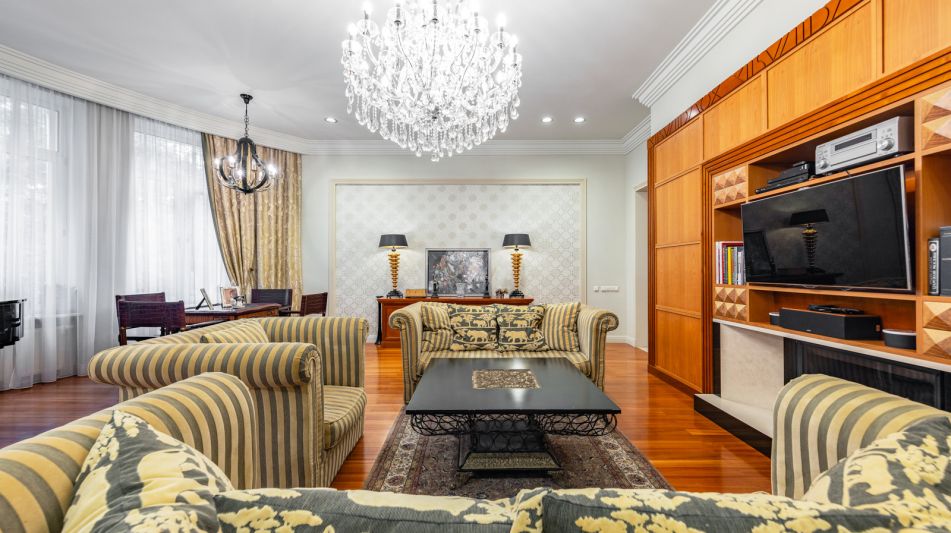 Дом с бассейном в Новогорске