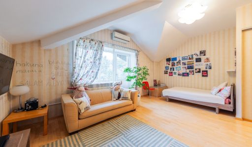 Дом с бассейном в Новогорске