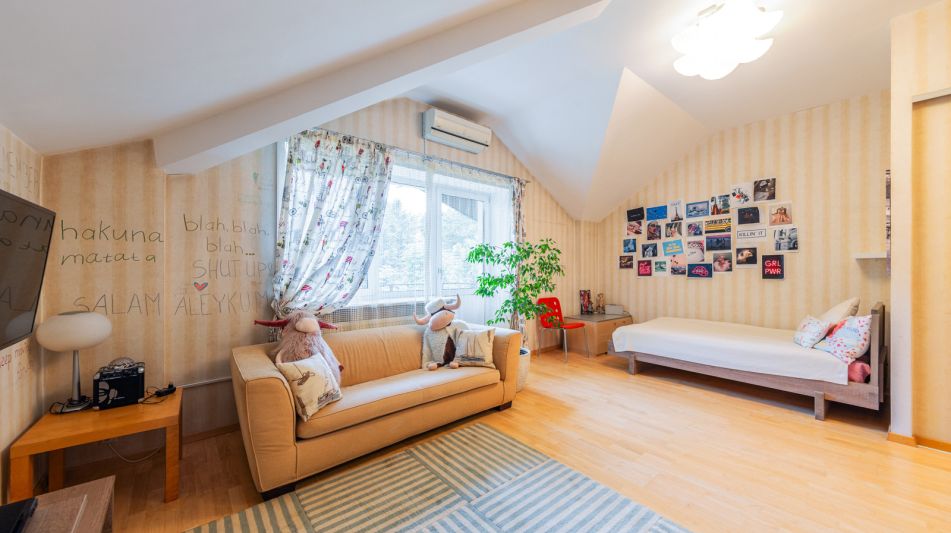 Дом с бассейном в Новогорске