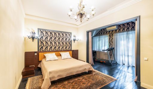 Дом с бассейном в Новогорске