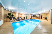 Дом с бассейном в Новогорске