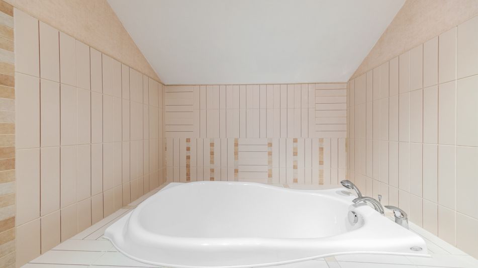 Дом с бассейном в Новогорске