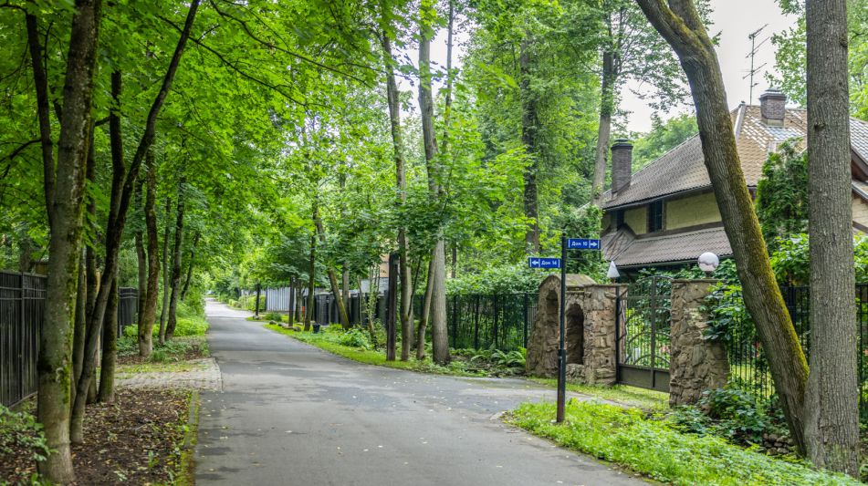 Дом с бассейном в Новогорске