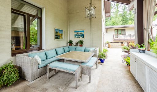 Дом с бассейном в Новогорске