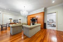 Дом с бассейном в Новогорске