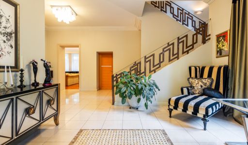 Дом с бассейном в Новогорске