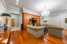 Дом с бассейном в Новогорске