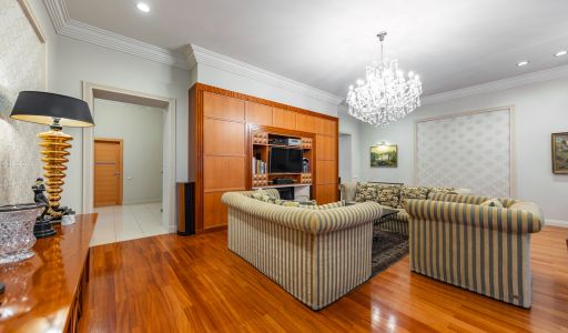 Дом с бассейном в Новогорске