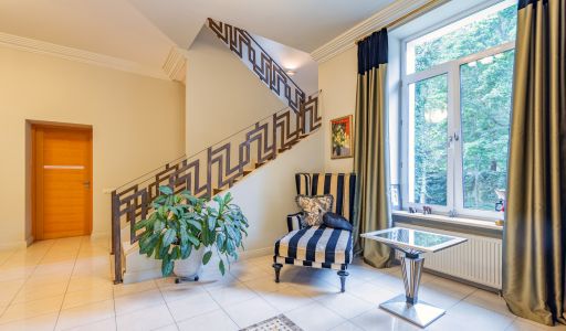 Дом с бассейном в Новогорске