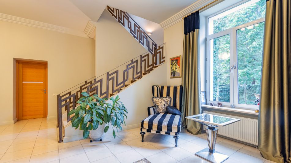 Дом с бассейном в Новогорске