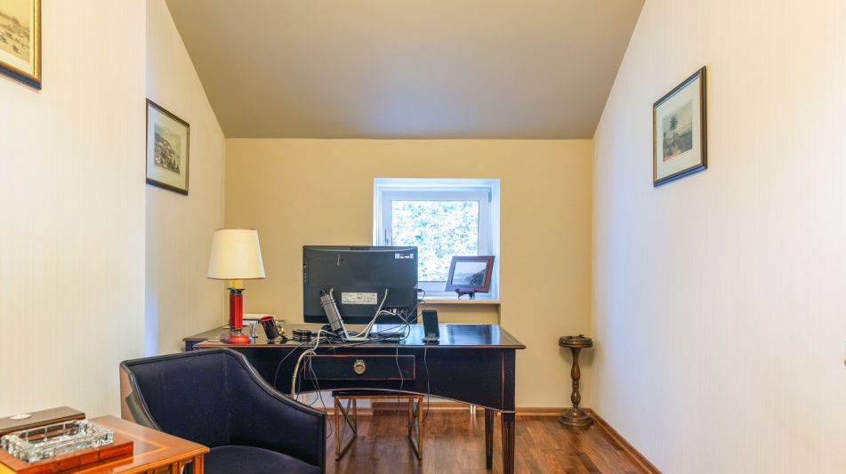 Дом с бассейном в Новогорске