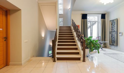 Дом с бассейном в Новогорске